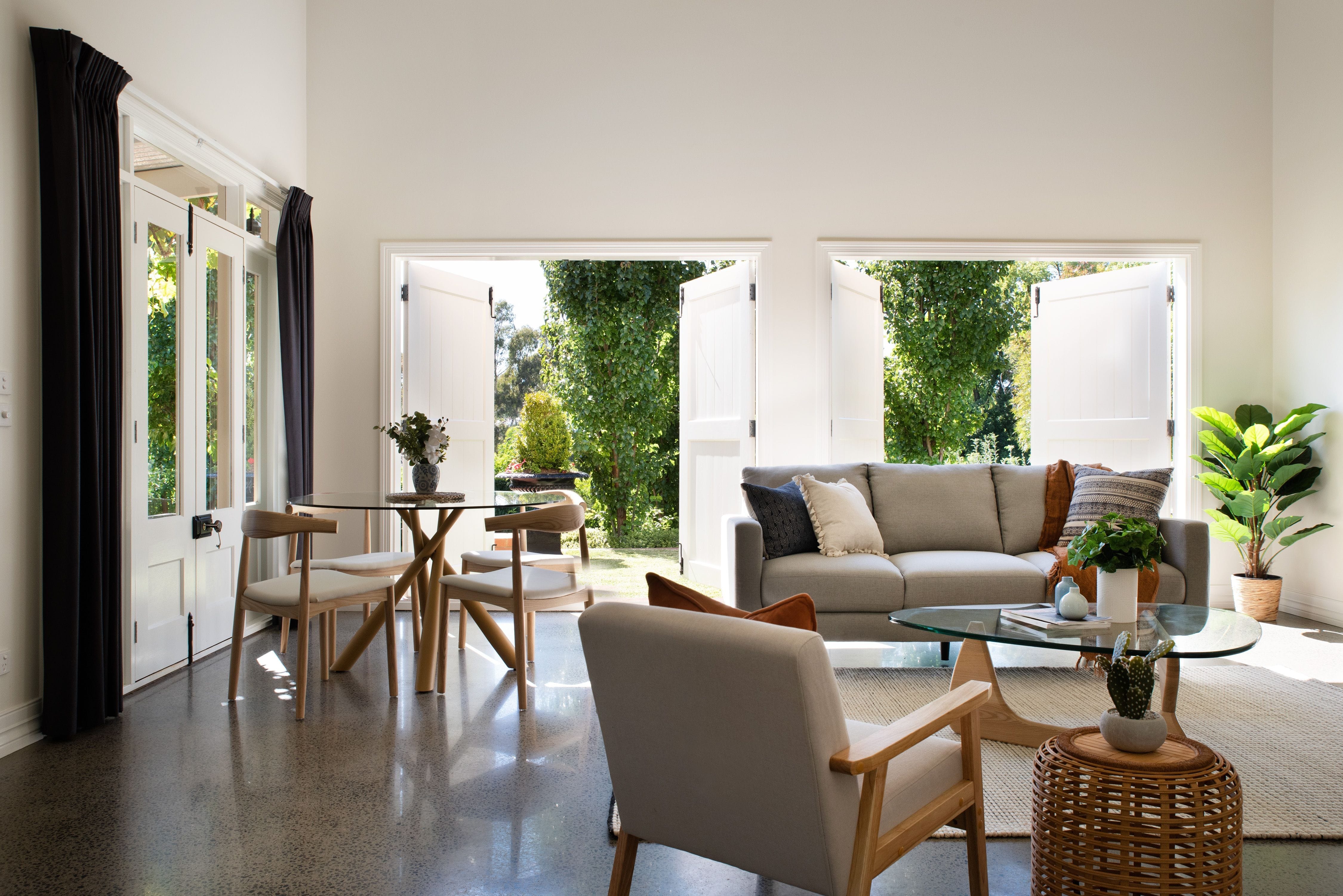 Indoor/outdoor living, elegant open plan staging